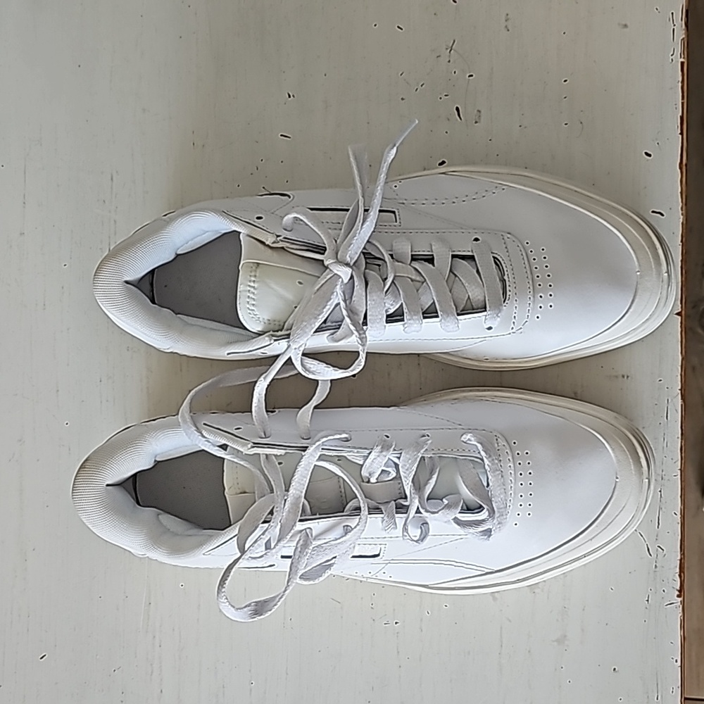 Reebok - Picture 3 of 4